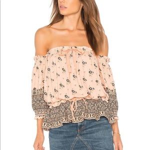 Spell size M off shoulders 🦁❤️